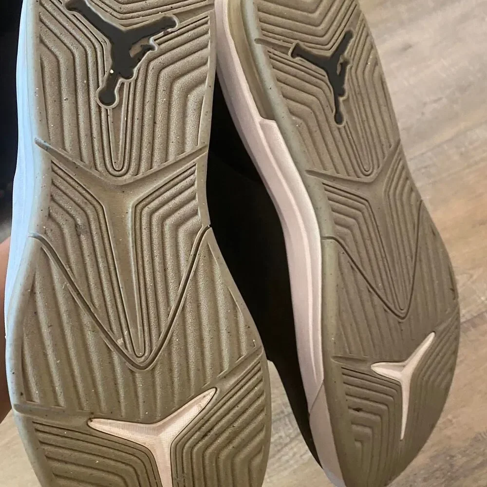 Jordan Men's Black and Grey Trainers